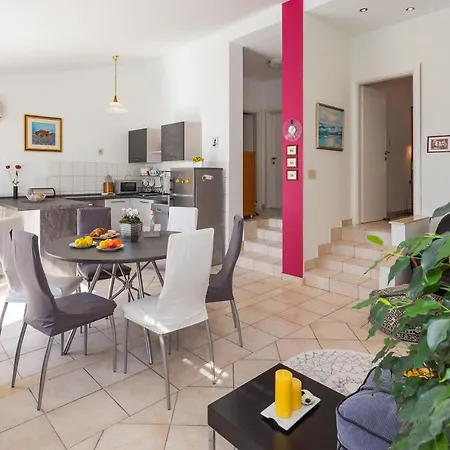 Seaside With A Swimming Pool Rastici, Ciovo - 1084 Appartement Trogir