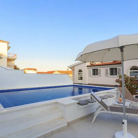 شقة Seaside With A Swimming Pool Rastici, Ciovo - 1084