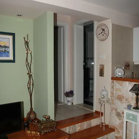 Seaside With A Swimming Pool Rastici, Ciovo - 1084 * تروغير