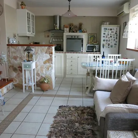 Seaside With A Swimming Pool Rastici, Ciovo - 1084 شقة *