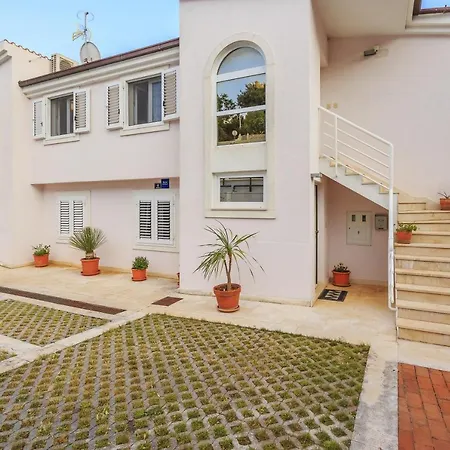 Seaside With A Swimming Pool Rastici, Ciovo - 1084 特罗吉尔