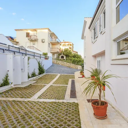 Seaside With A Swimming Pool Rastici, Ciovo - 1084 * 트로기르